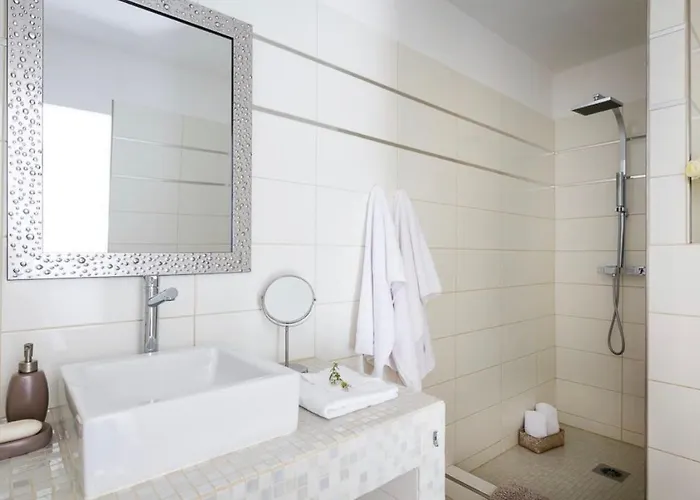 En Pierre Avec Piscine Chauffée, à Proximité Des Belles Plages Du Sud De La Corse ! Figari (Corsica)