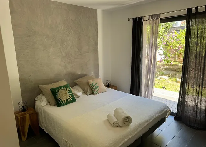 Villa En Pierre Avec Piscine Chauffée, à Proximité Des Belles Plages Du Sud De La Corse ! Figari (Corsica)